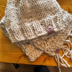 Chunky Knit Women's Hat and Scarf Set - Cream